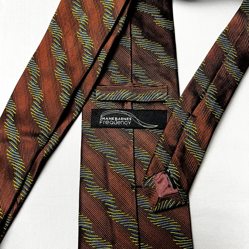 Jhanes Barnes Frequency Mens Neck Tie 100% Silk Brown Yellow‎ Waves Abstract